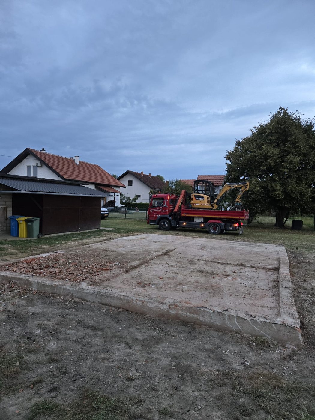 Očišćen teren nakon rušenja objekta — MAREK-KOP